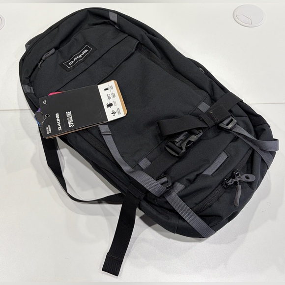 Dakine Syncline 12L Hydration Backpack Pack Black Bike NWT Bicycle Biking